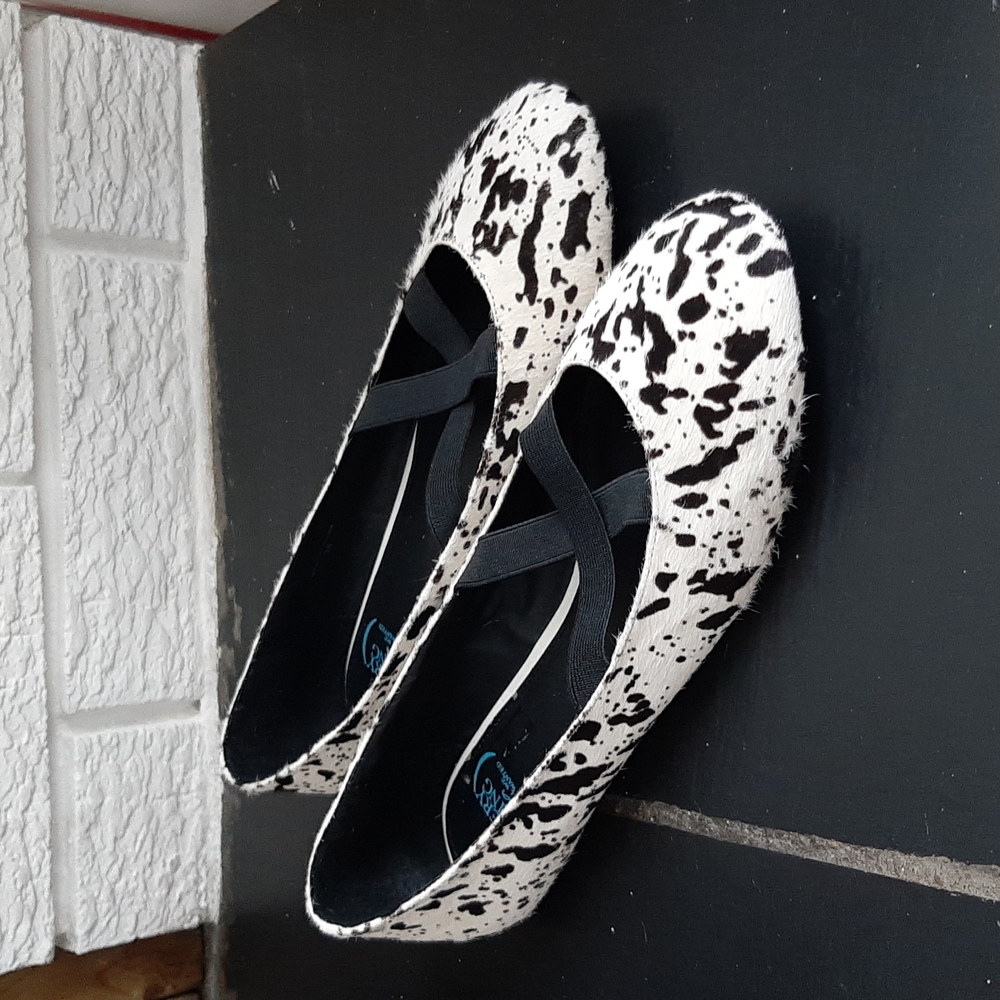 Everything all we ever wanted Faux Cowhind Flat Ballet Pumps Sz 7.5 Feminine